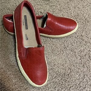 NWT Clarks Red Leather Slip-On Shoes Sz 6w